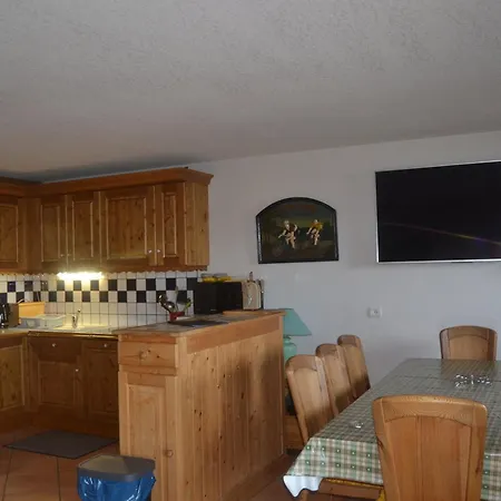 Duplex 4 Pieces Au Pied Des Pistes Avec Parking Et Animaux Acceptes - Fr-1-411-599 *